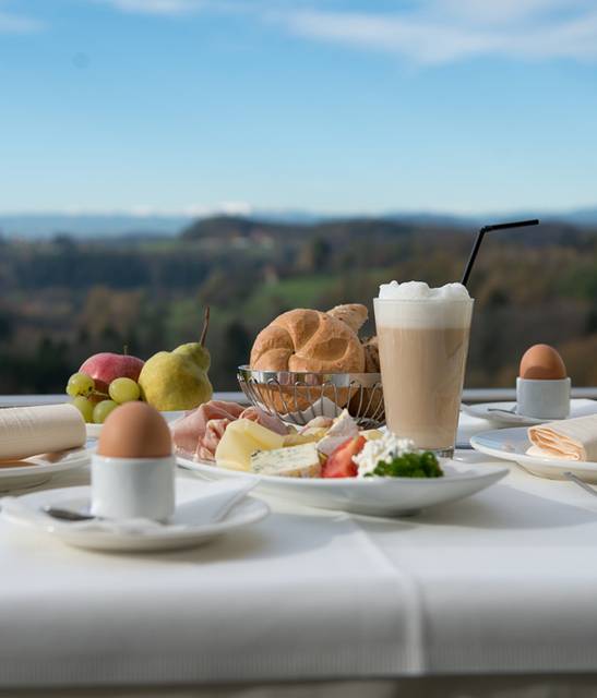 Enjoy your breakfast on the sun terrace of the hotel Liebmann